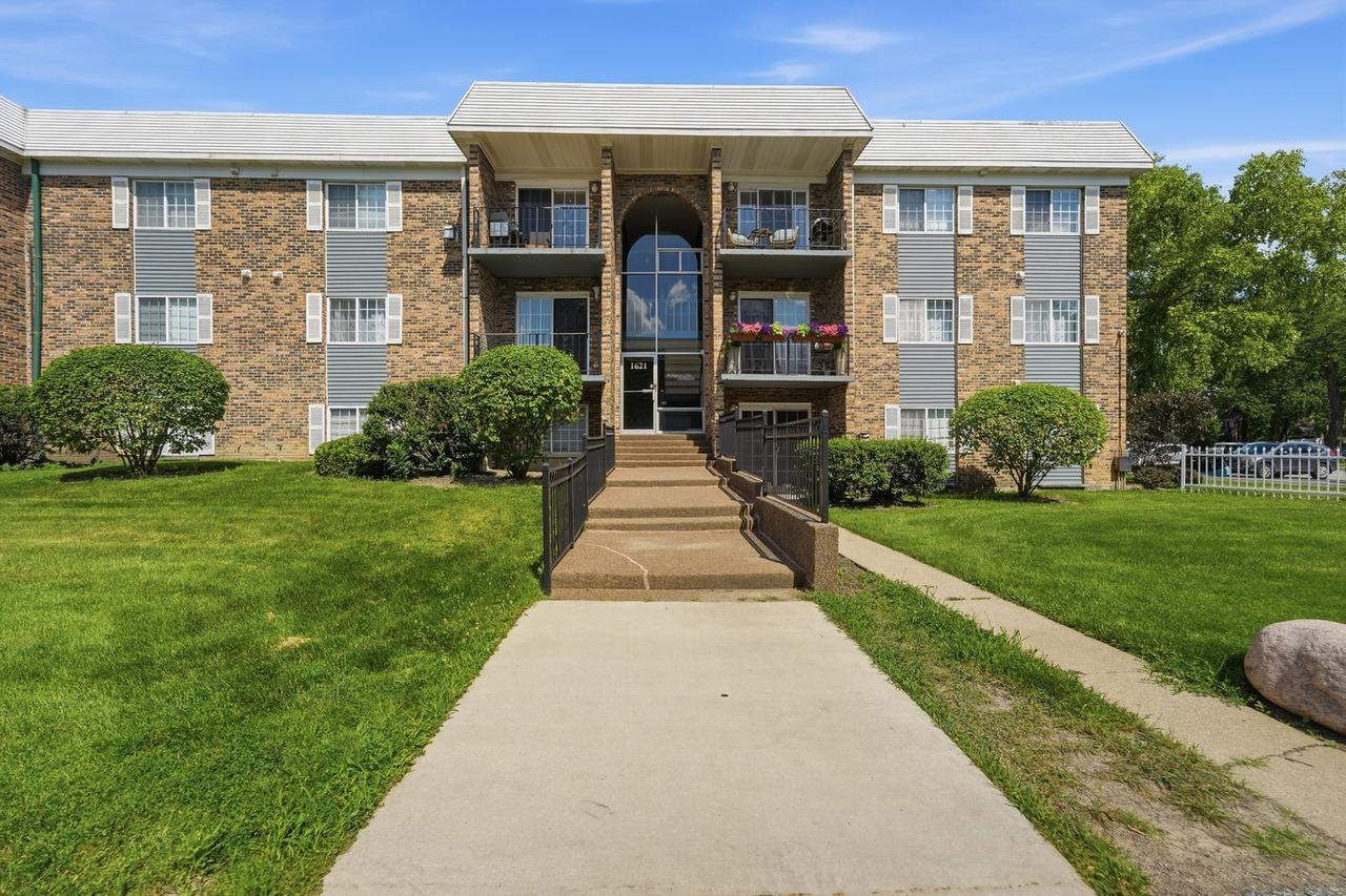 1621 N Windsor Dr. #215, Arlington Heights, IL 60004
