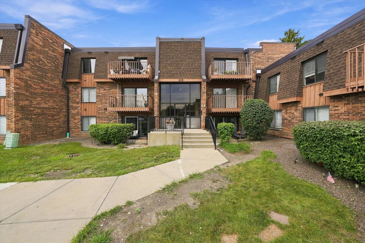 112 Mullingar Ct. #1D, Schaumburg, IL 60193