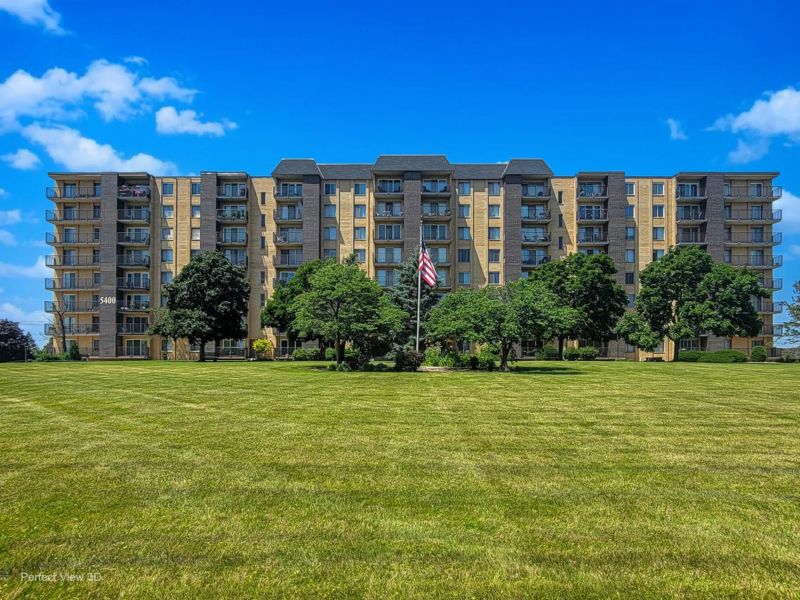 5400 Walnut Ave. #406, Downers Grove, IL 60515