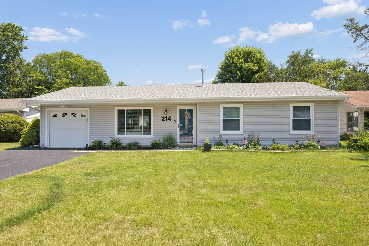 214 Lincolnshire Ln., Bolingbrook, IL 60440