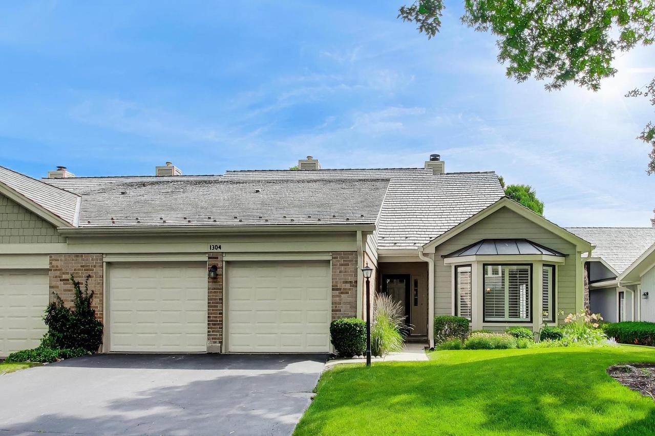 1304 Kempton Dr., Libertyville, IL 60048
