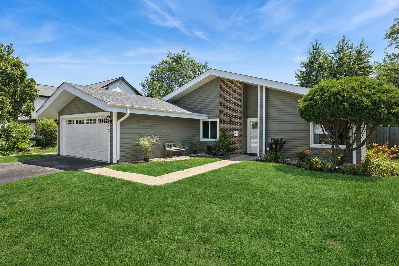 5813 E Beverly Cir., Hanover Park, IL 60133