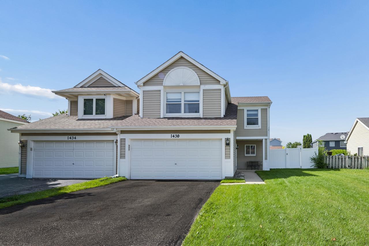 1430 S Pembroke Dr., South Elgin, IL 60177