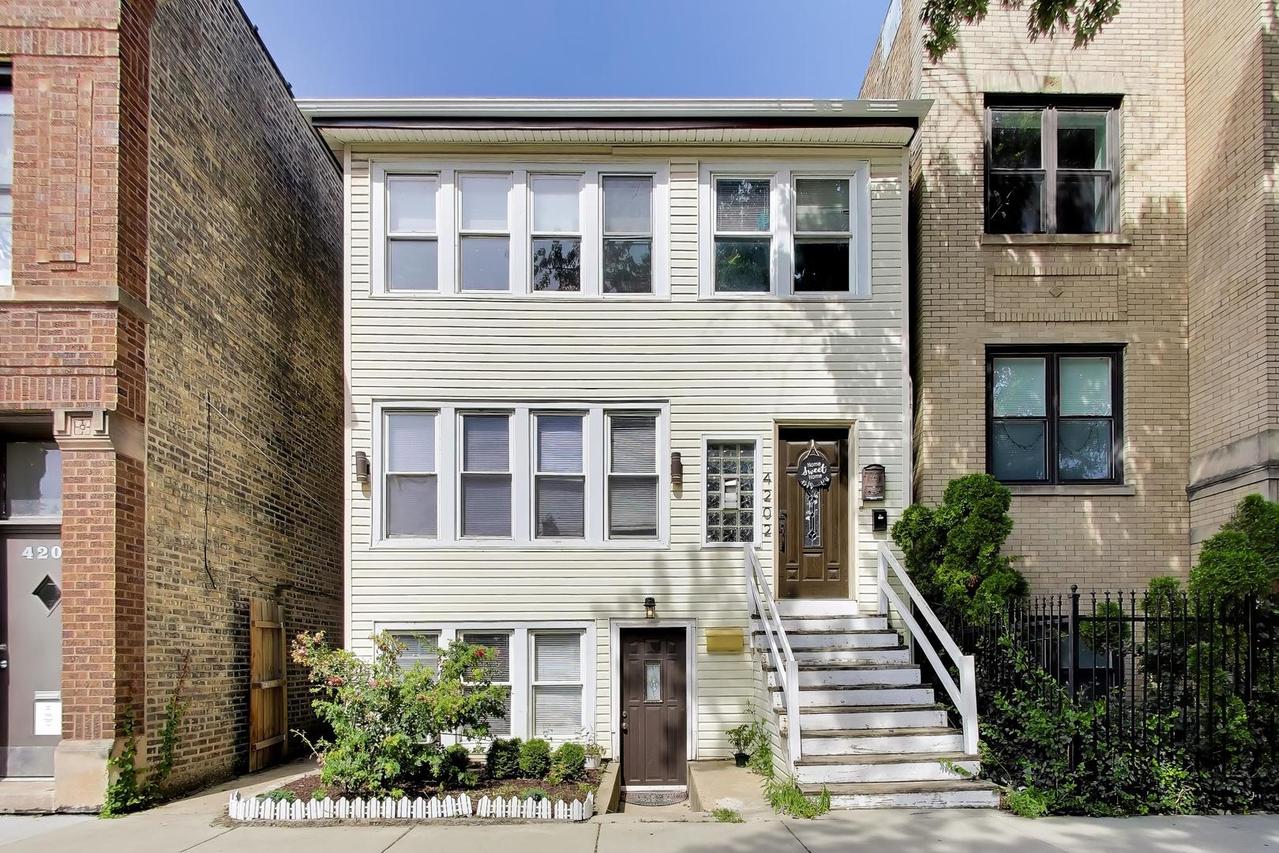 4202 N Sacramento Ave., Chicago, IL 60618