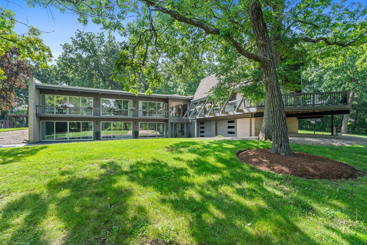 431 Maplewood Dr., Barrington, IL 60010