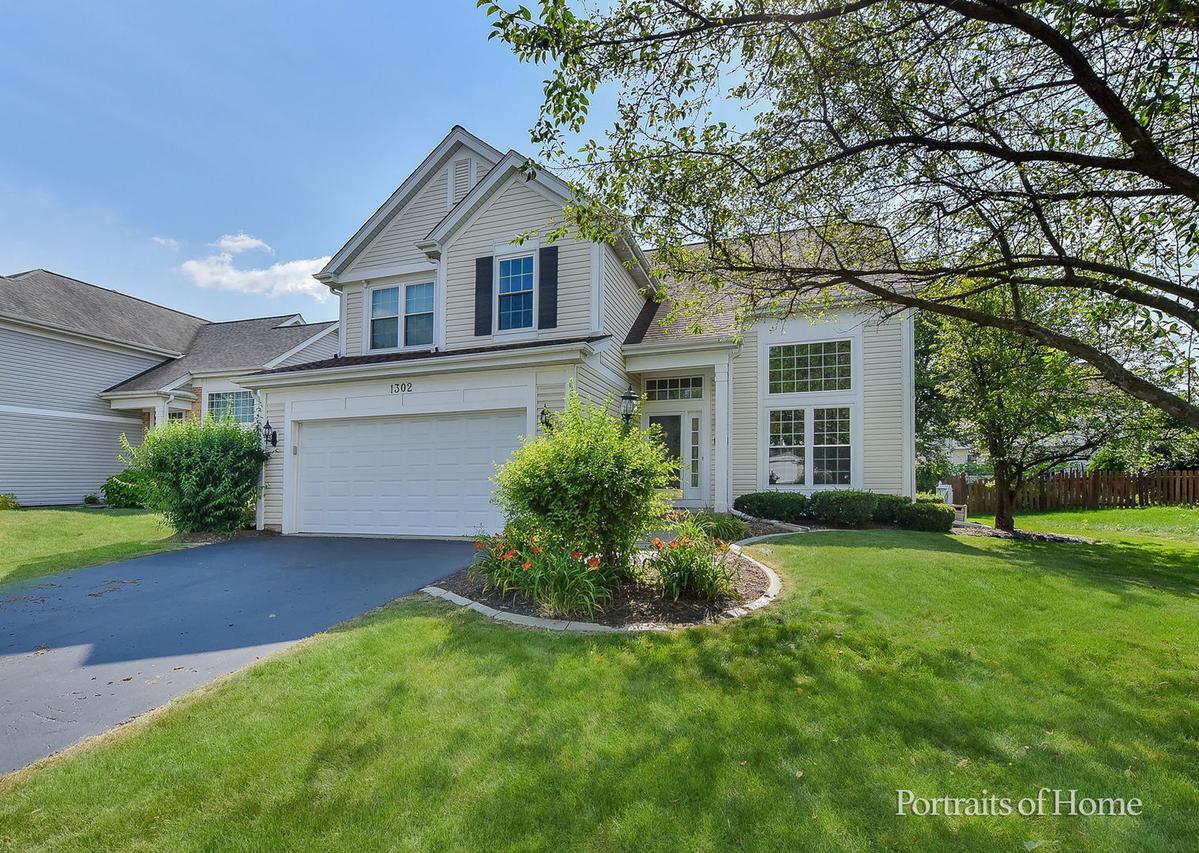 1302 Dunbarton Dr., Aurora, IL 60502