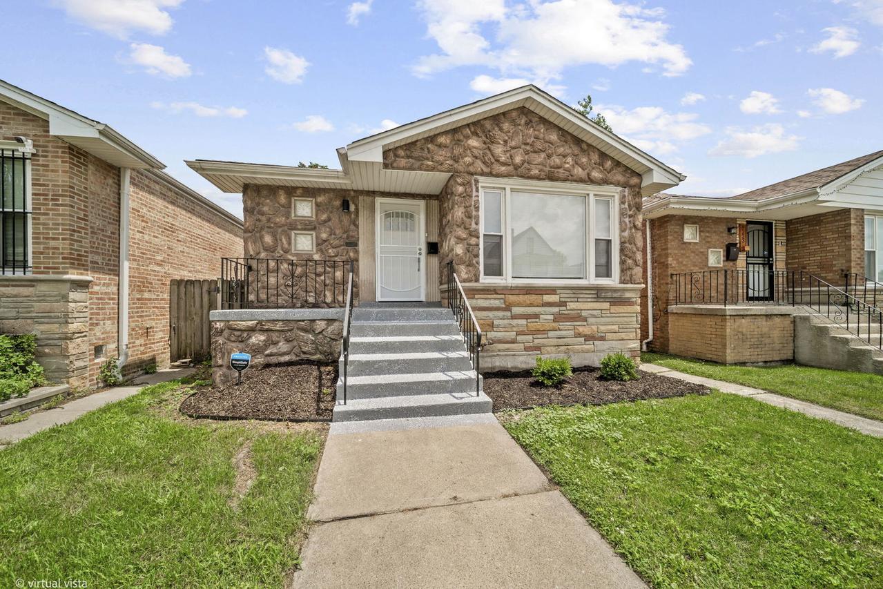 8219 S Muskegon Ave., Chicago, IL 60617
