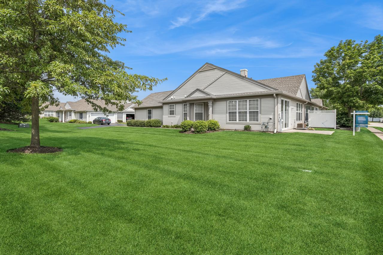 13759 Briargate Dr. #1, Huntley, IL 60142