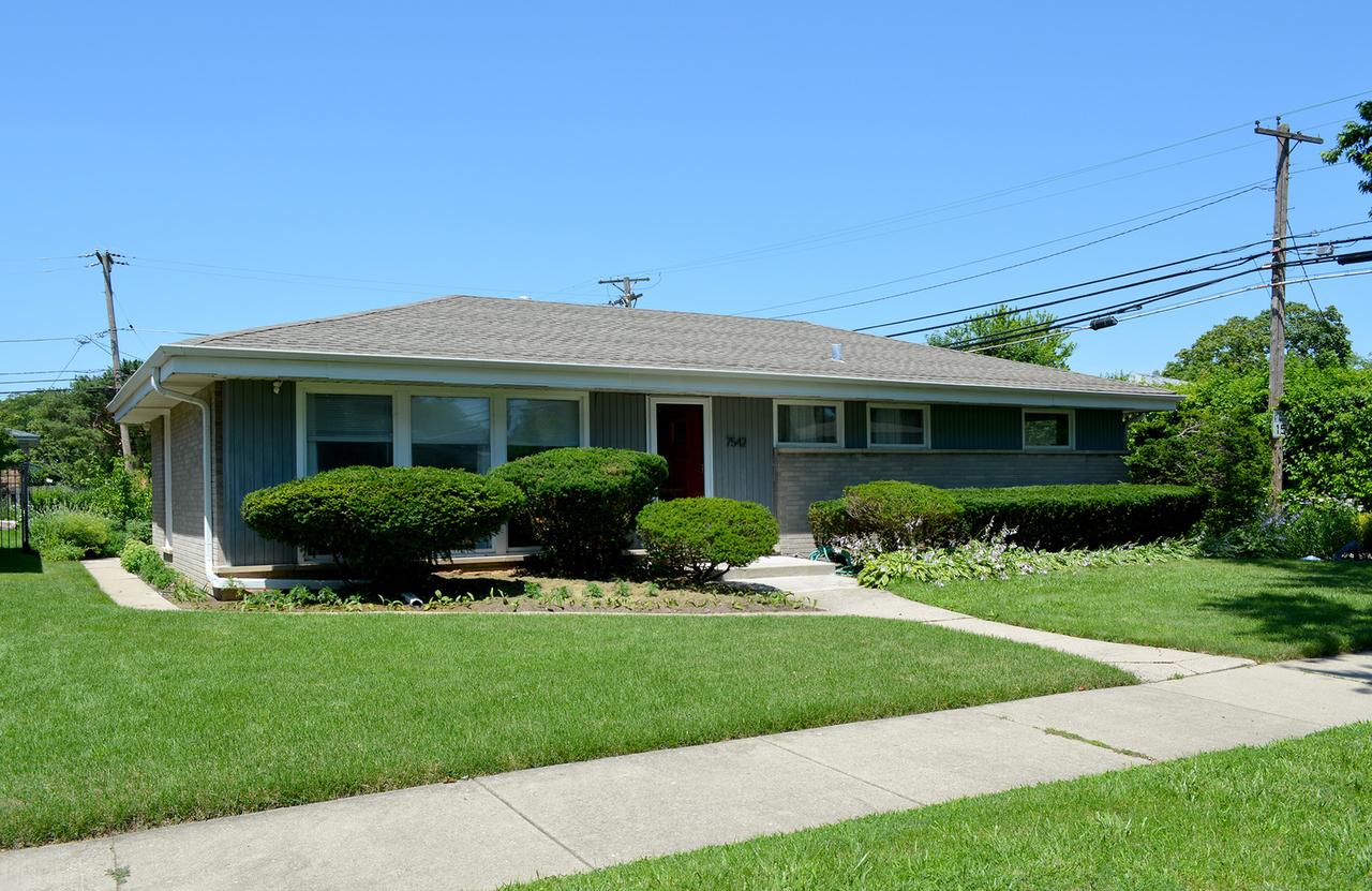 7542 Lowell Ave., Skokie, IL 60076