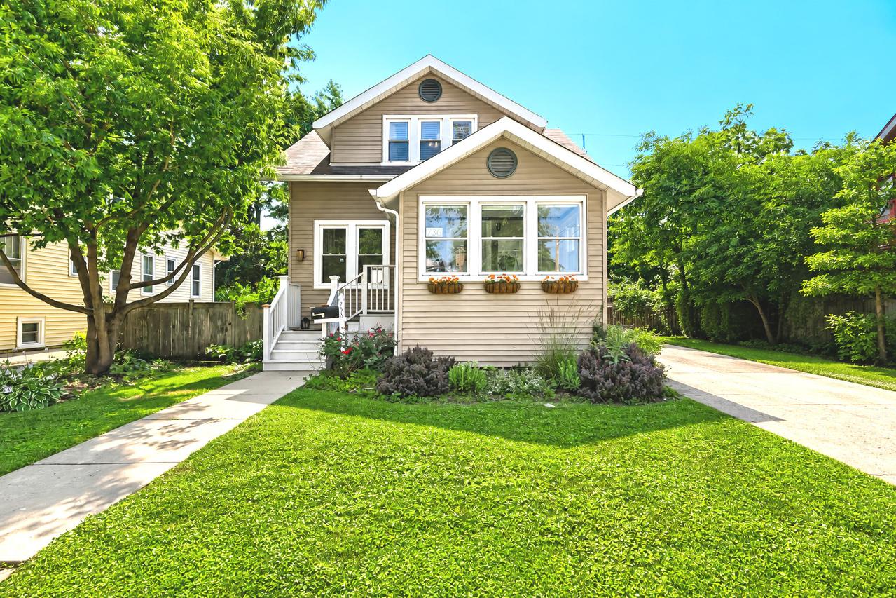 736 Arlington Ave., Des Plaines, IL 60016