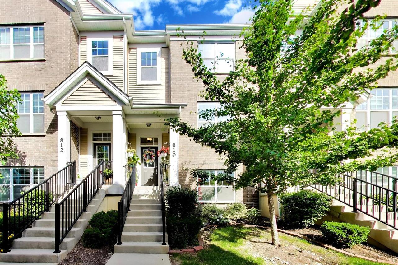 810 Lexington Cir., Des Plaines, IL 60016