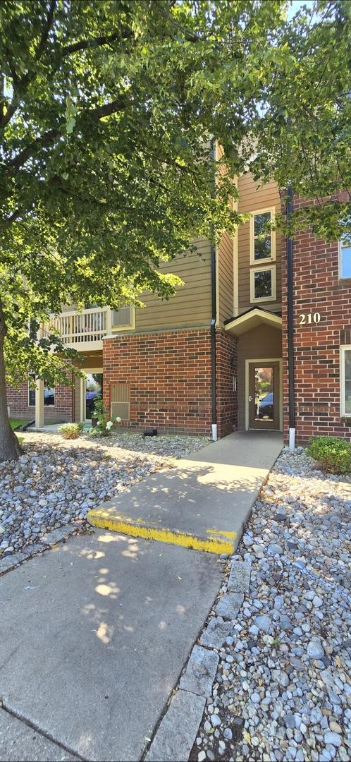 210 Glengarry Dr. #109, Bloomingdale, IL 60108