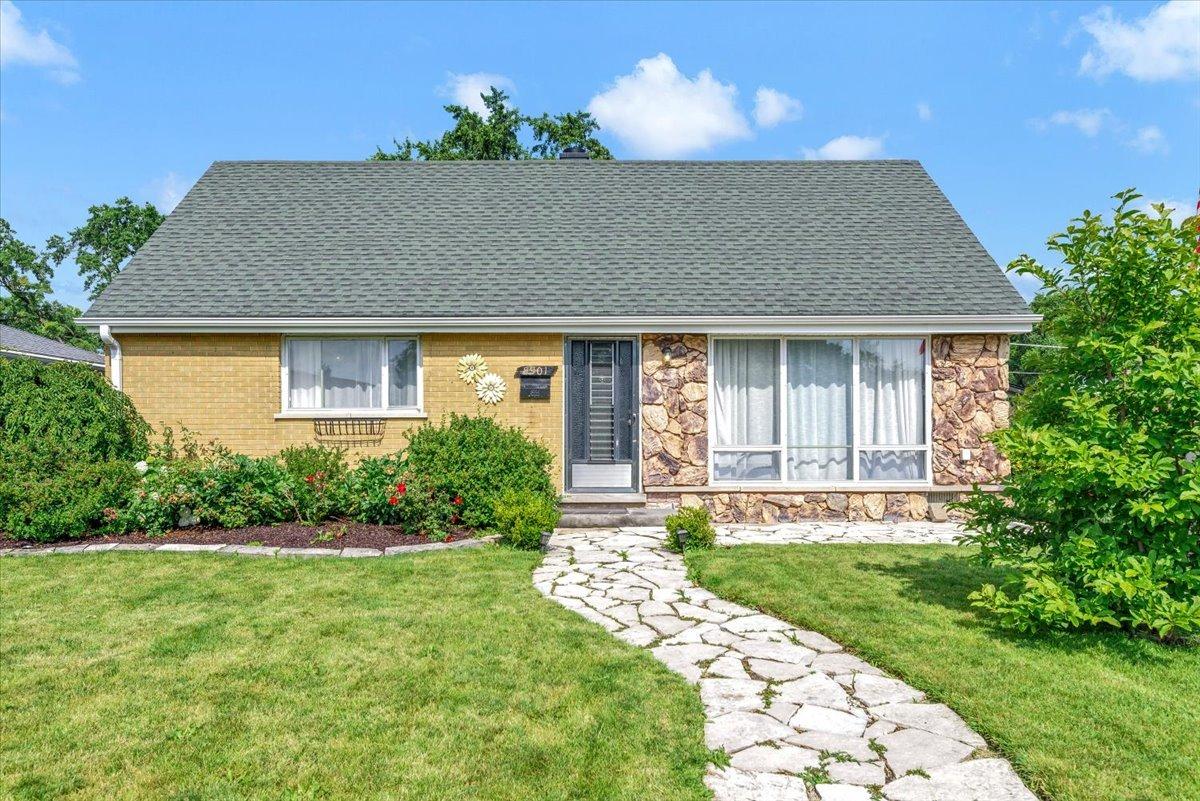 8901 Southfield Dr., Bridgeview, IL 60455
