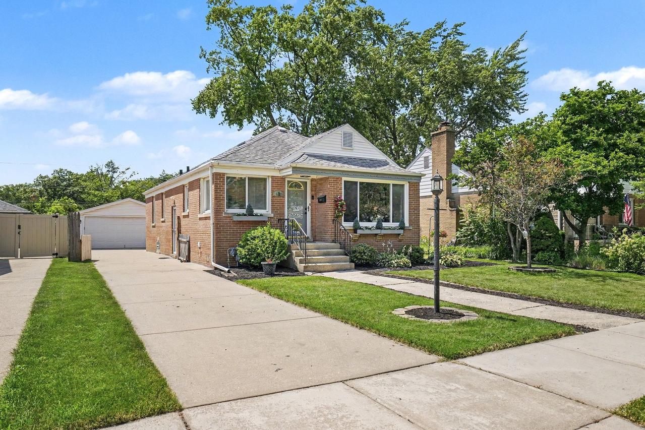 18424 Homewood Ave., Homewood, IL 60430