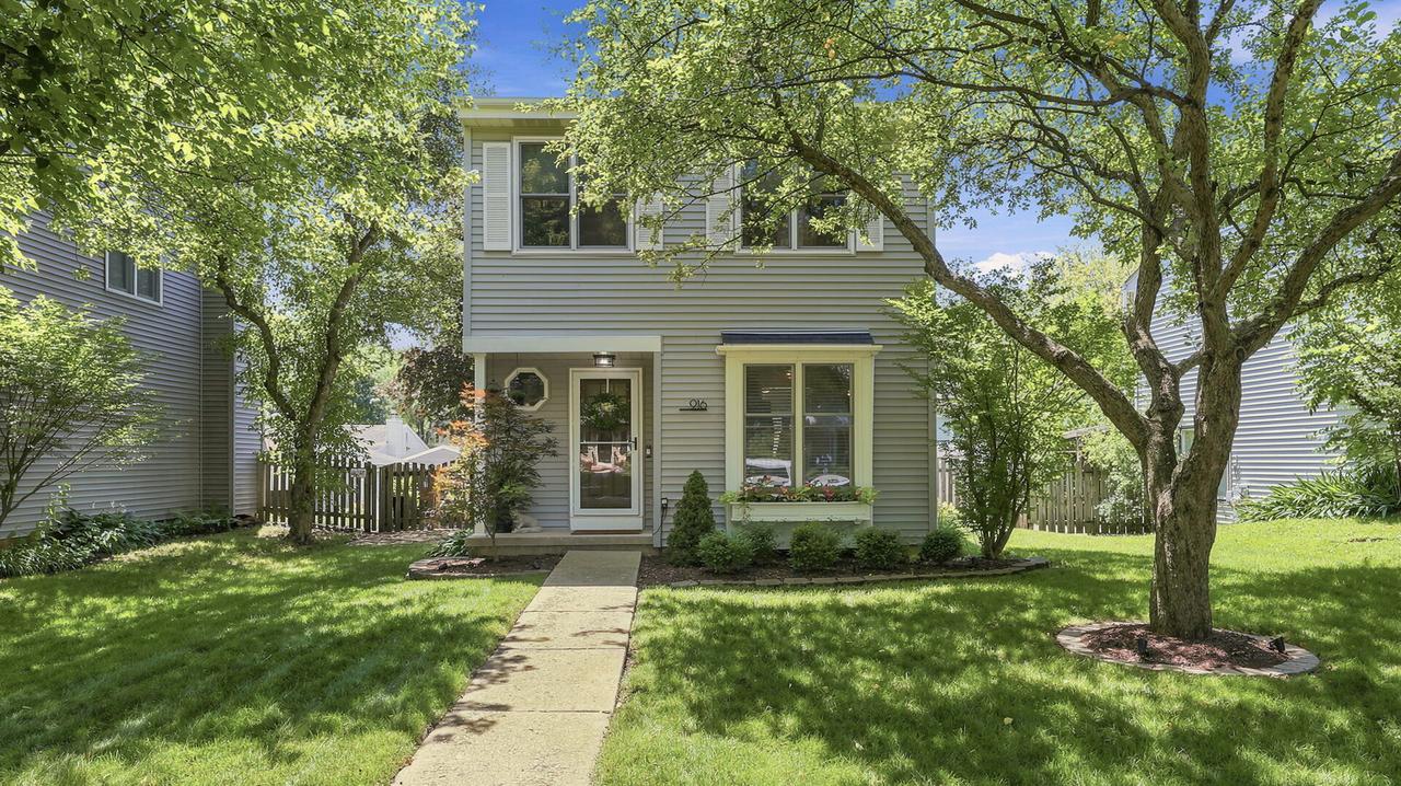 916 Britta Ln., Geneva, IL 60134