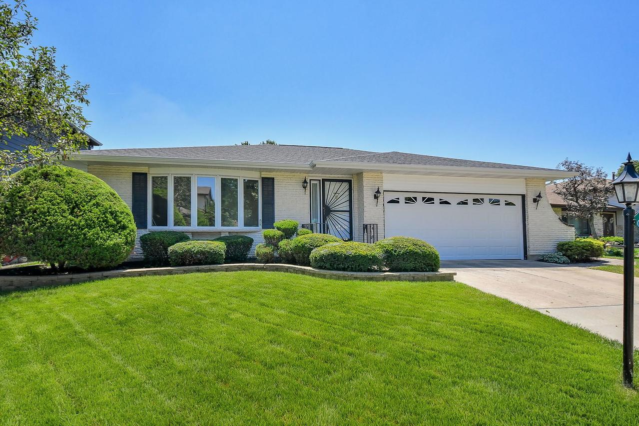 1071 Robey Ave., Downers Grove, IL 60516