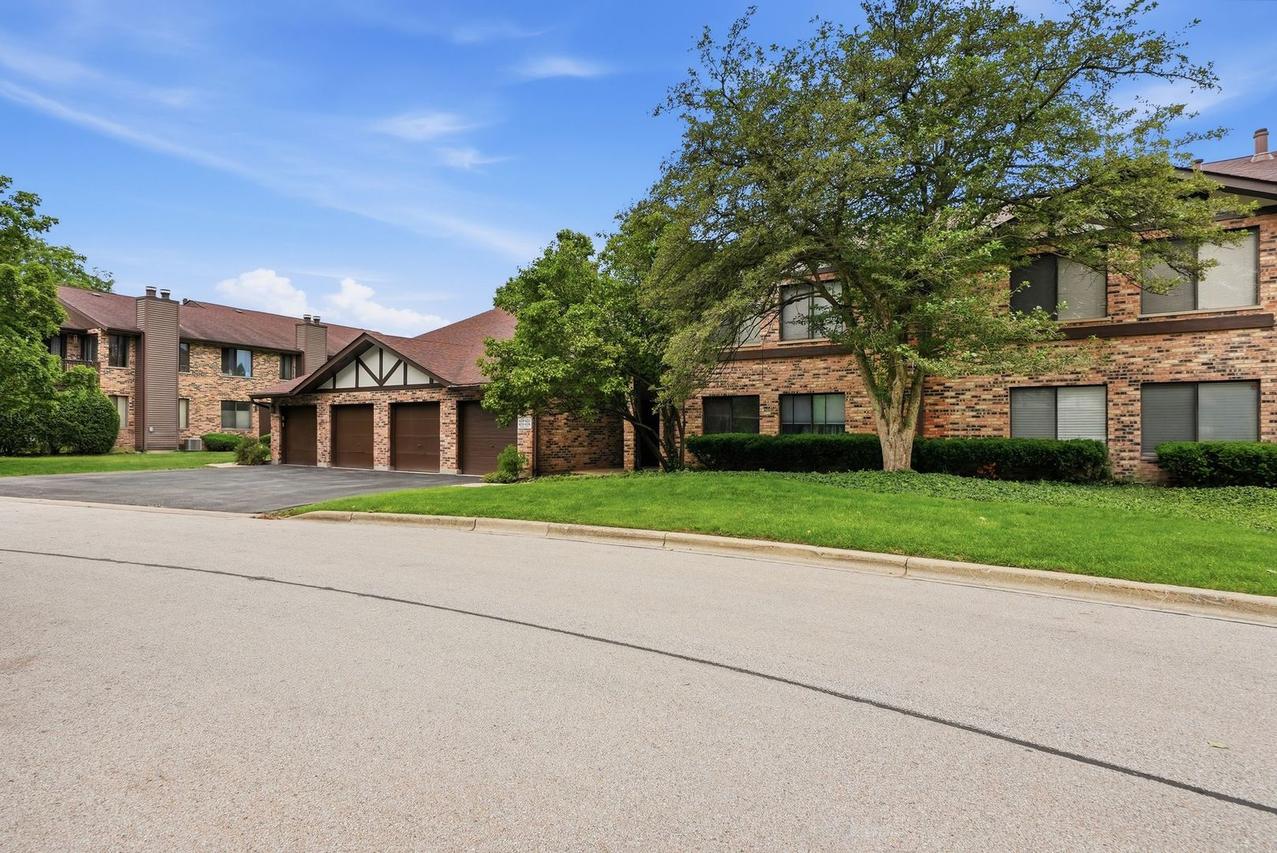 6224 Trinity Dr. #2A, Lisle, IL 60532