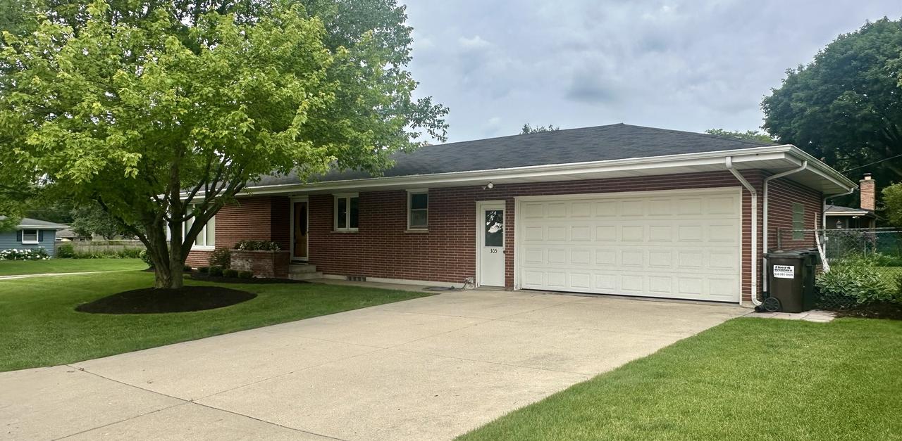 305 N Timothy Ln., Mchenry, IL 60050