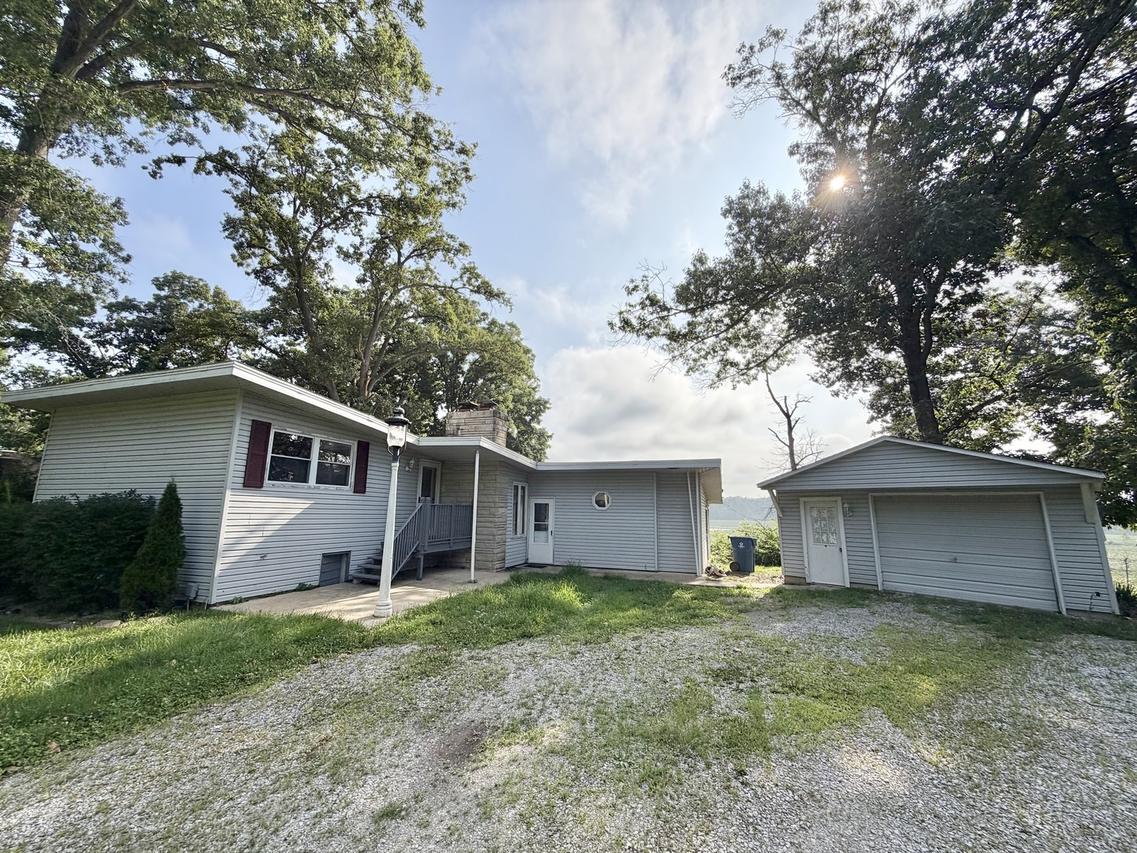 1708 Moonglow Rd., Centralia, IL 62801