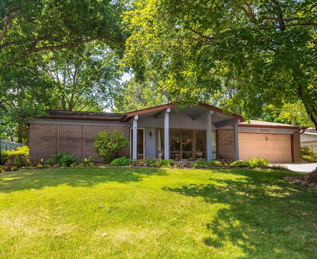 2707 W Sunset Dr., Carbondale, IL 62901