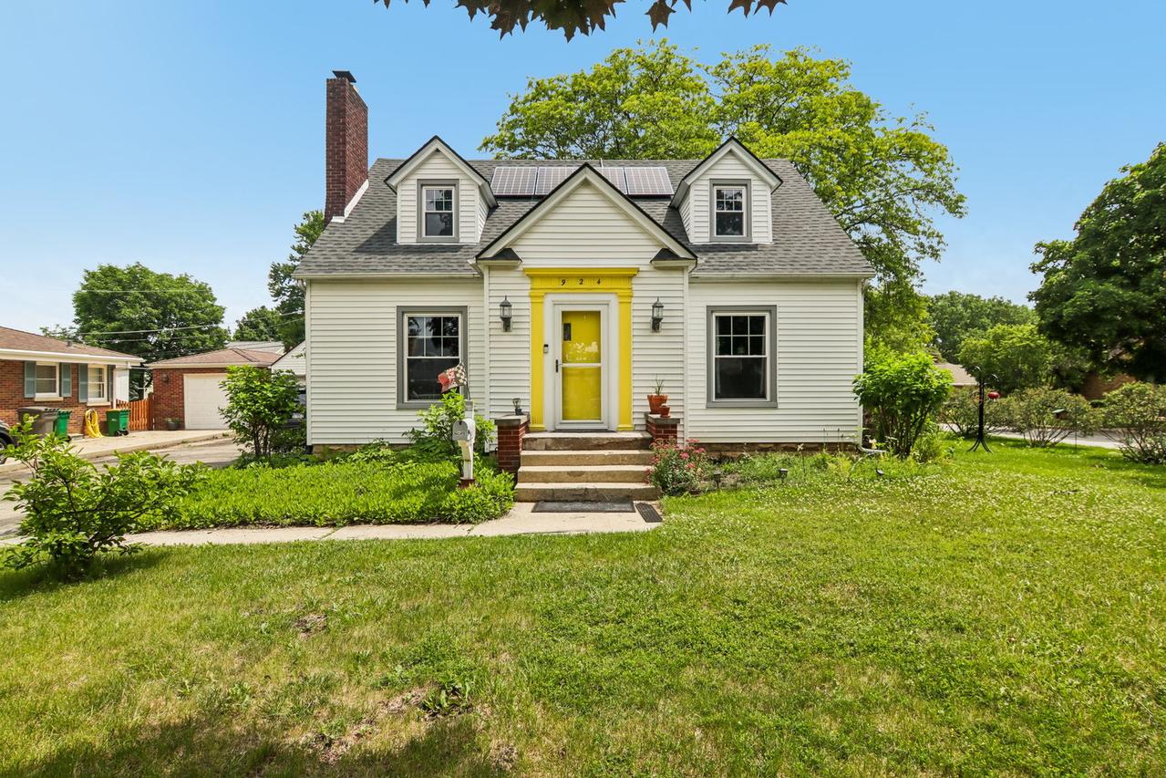 924 Grandview Ave., Lockport, IL 60441