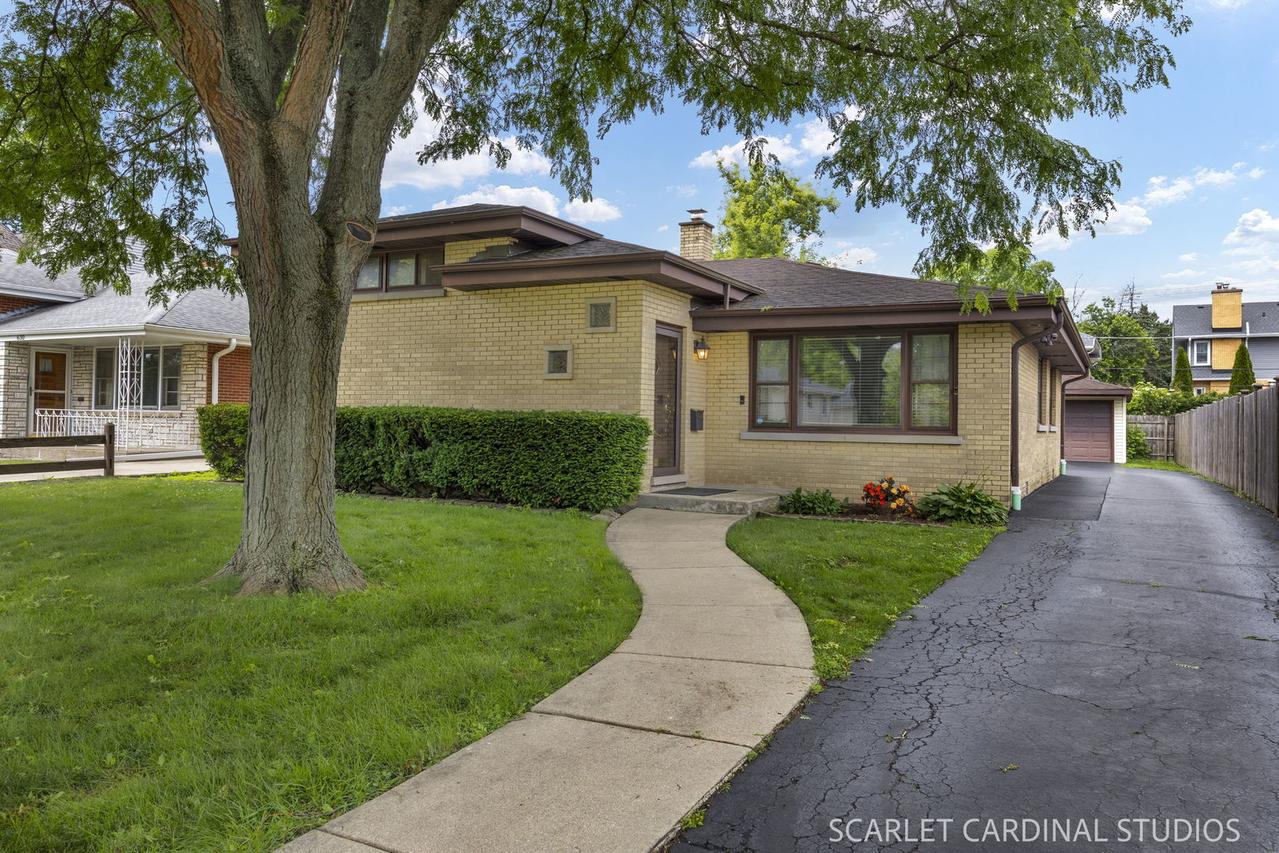 626 S Grant Ave., Villa Park, IL 60181