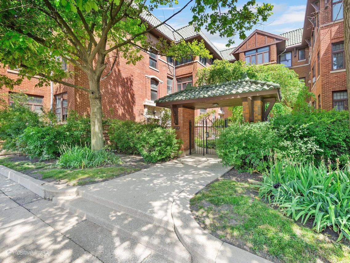 1150 Washington Blvd. #2, Oak Park, IL 60302