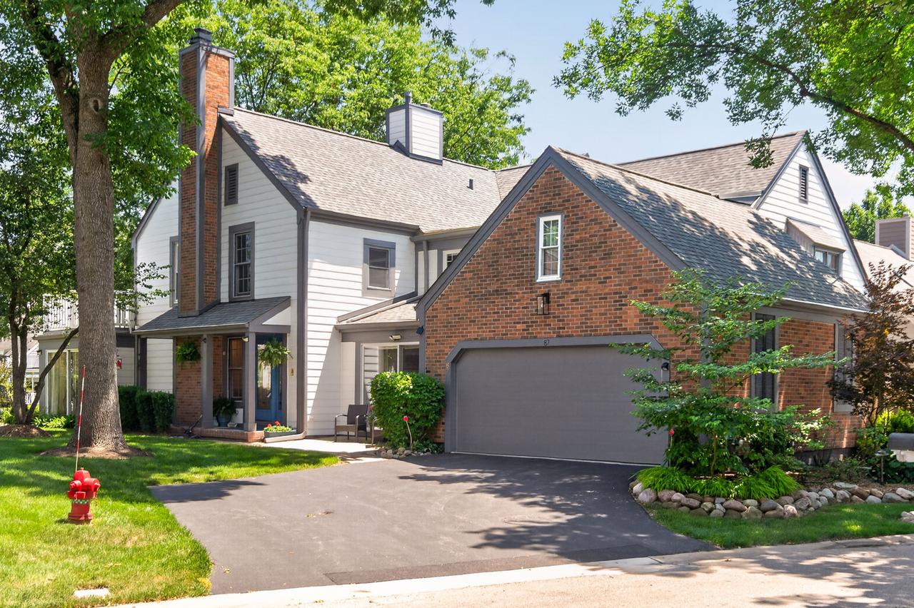87 Whittington Course, St. Charles, IL 60174