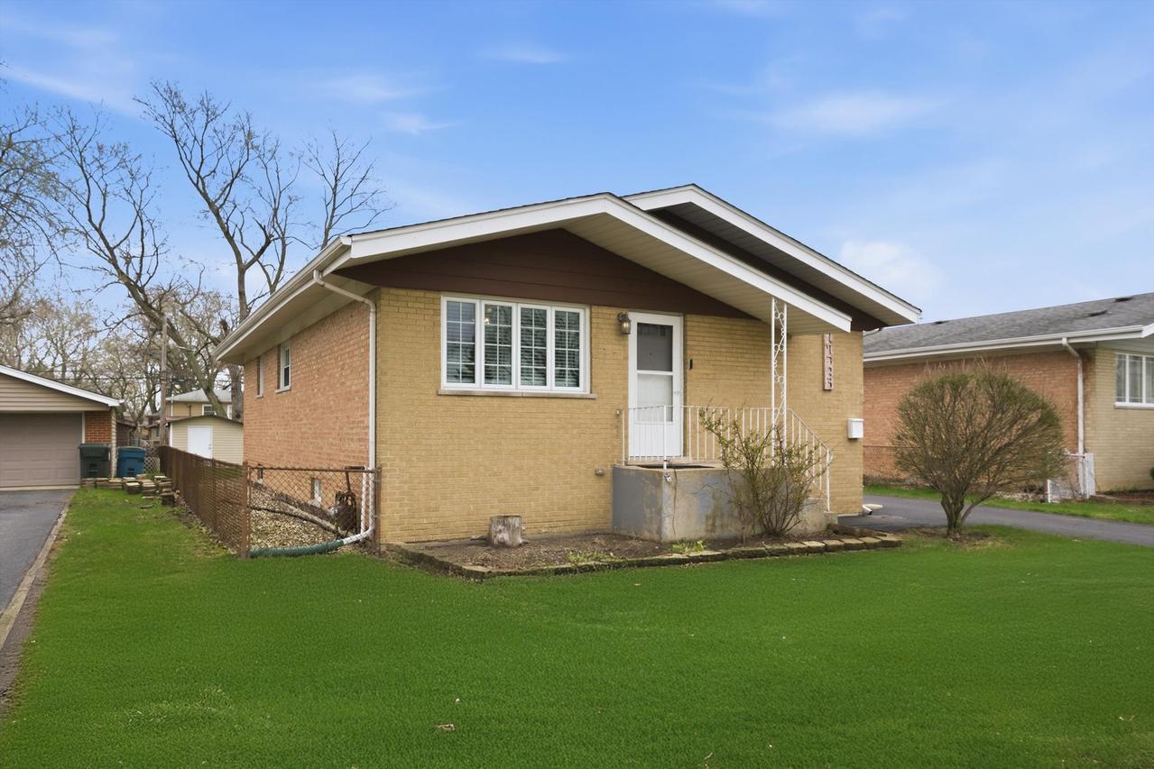 14325 Tripp Ave., Midlothian, IL 60445
