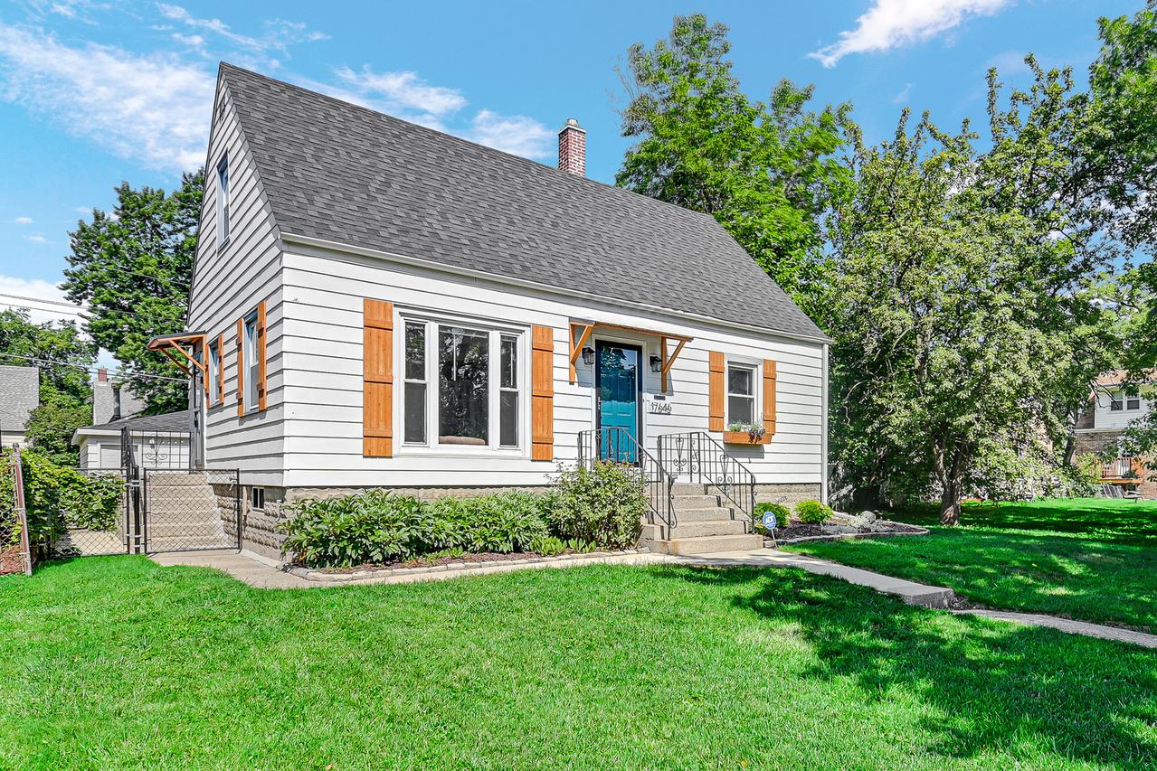 17646 State Line Ave., Lansing, IL 60438