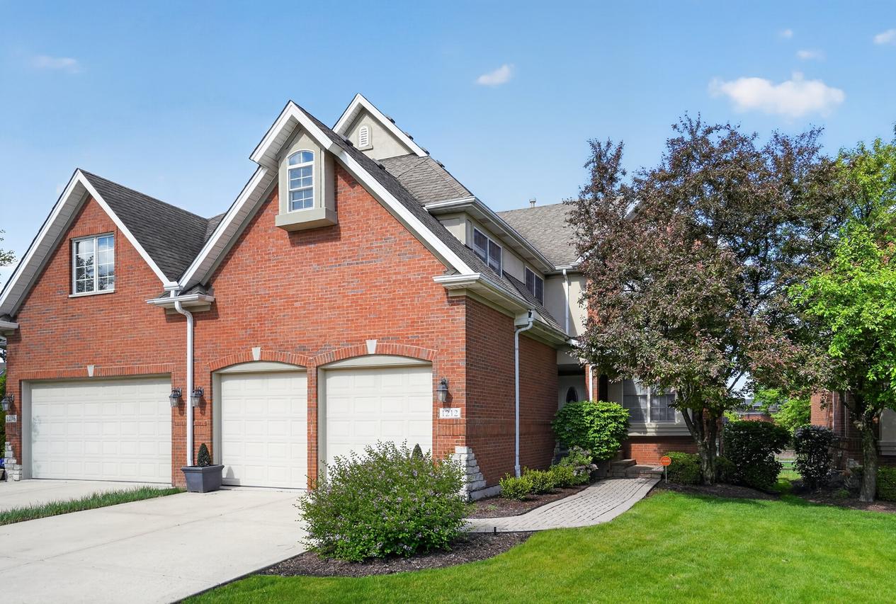 1212 Connamara Ct., Westmont, IL 60559