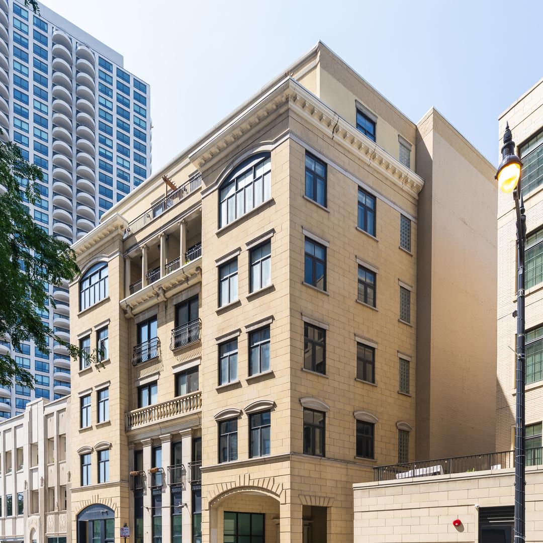 2042 N Clark St. #2N, Chicago, IL 60614