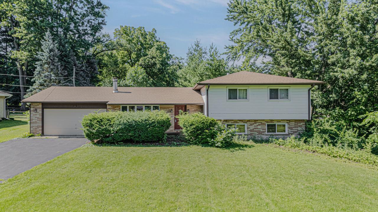 23313 W Hillcrest Dr., Lake Zurich, IL 60047