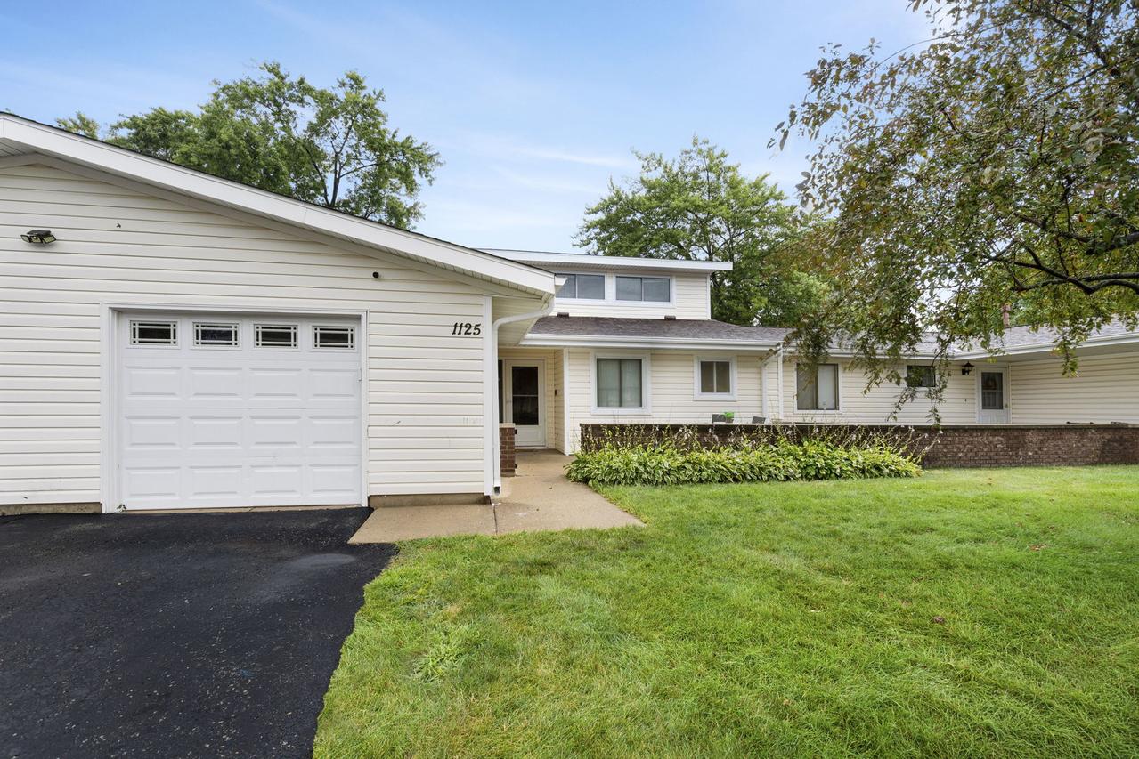1125 Danvers Ct., Schaumburg, IL 60193