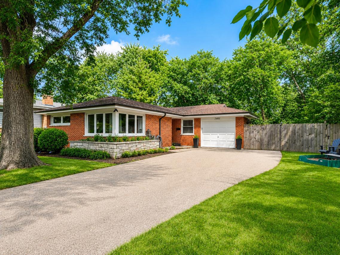 1401 Evergreen Ter., Glenview, IL 60025