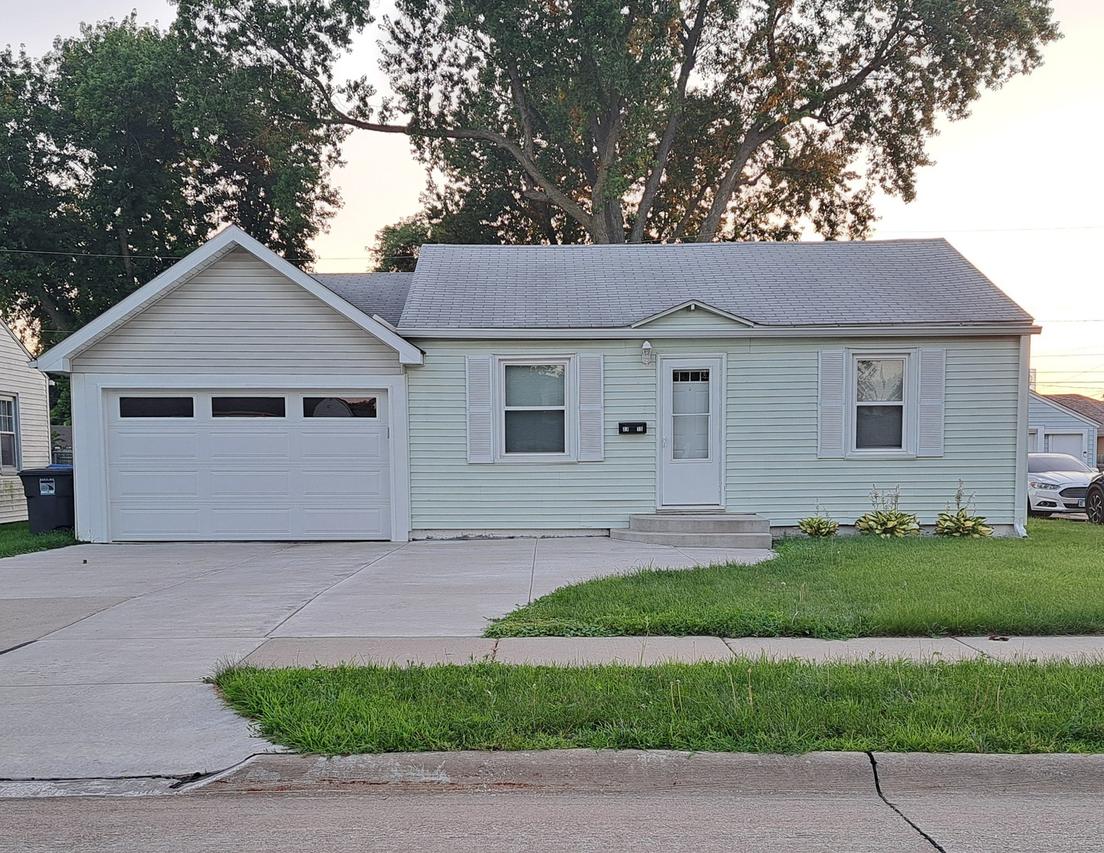 2315 48th St., Moline, IL 61265
