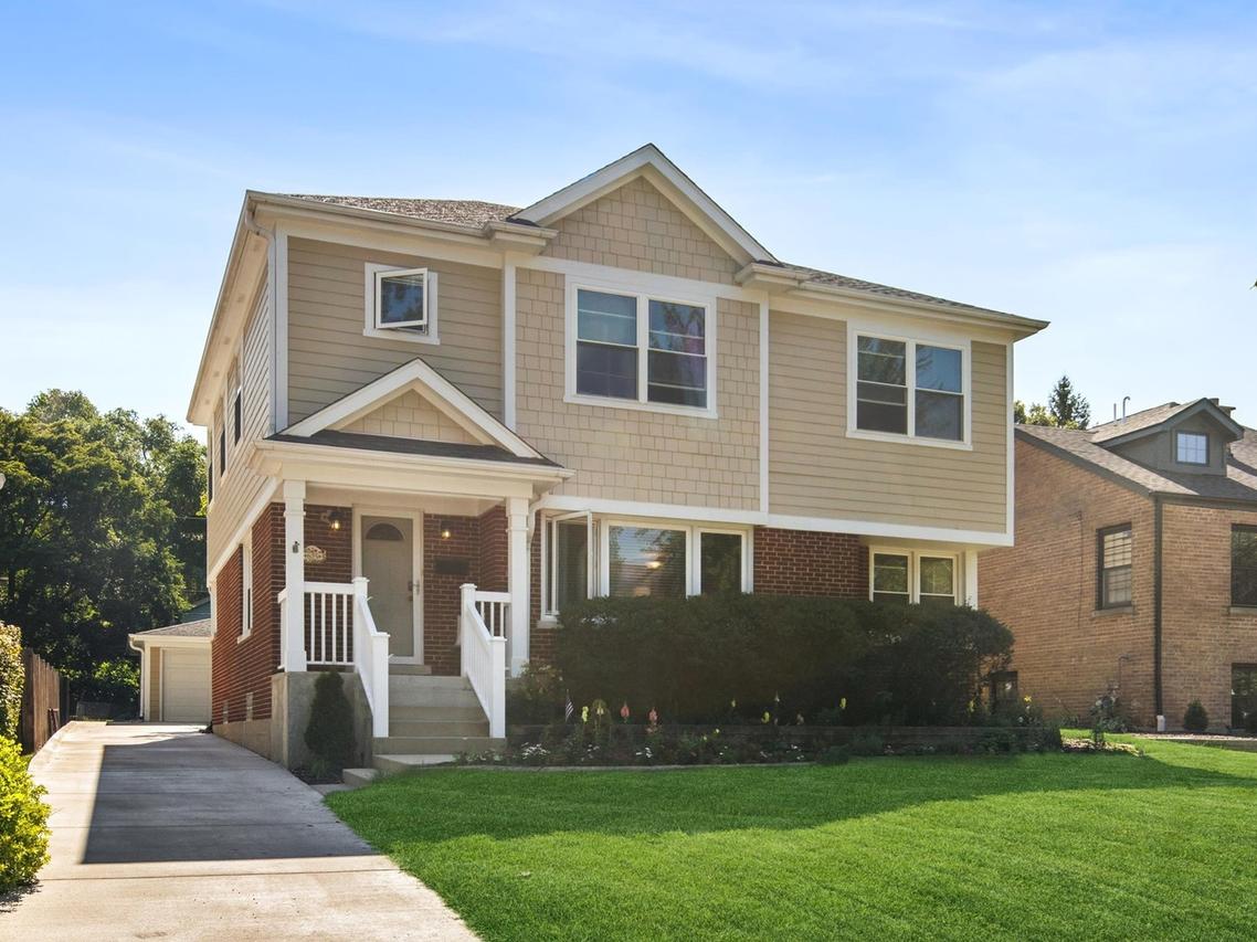 605 S Fern Ave., Elmhurst, IL 60126
