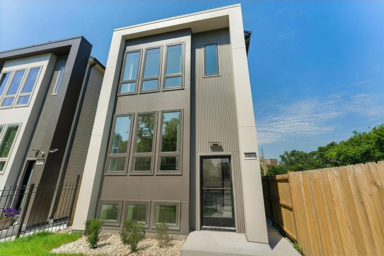 6402 S Vernon Ave., Chicago, IL 60637