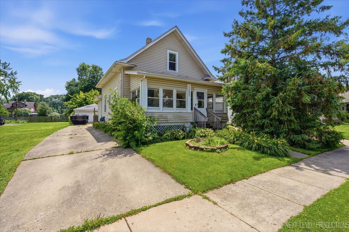 1327 Superior St., Aurora, IL 60505