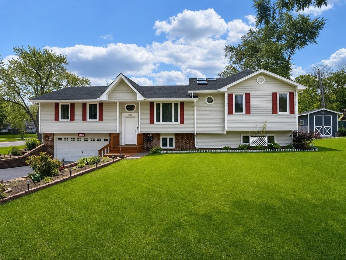 110 Oakwood Ln., Bartlett, IL 60103