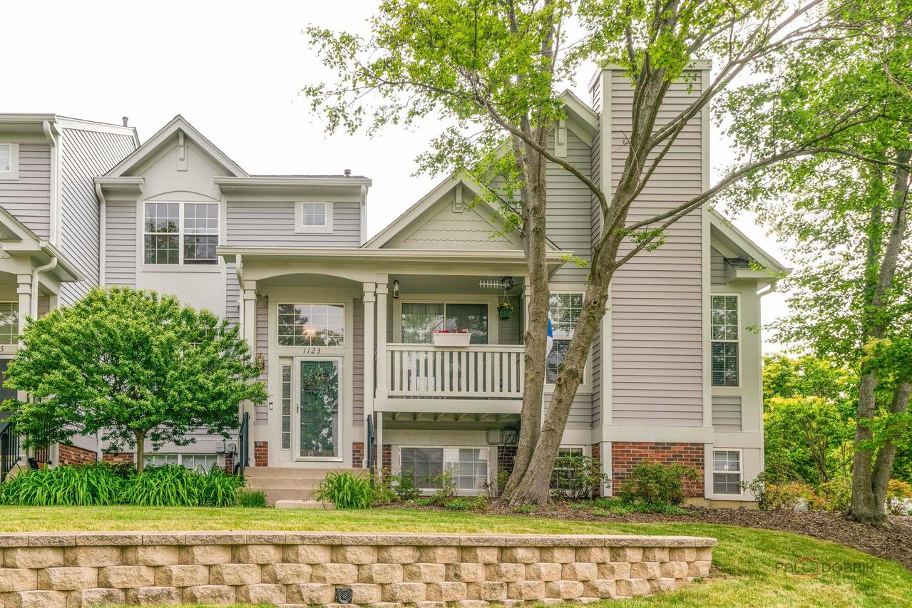 1123 Manchester Cir., Grayslake, IL 60030
