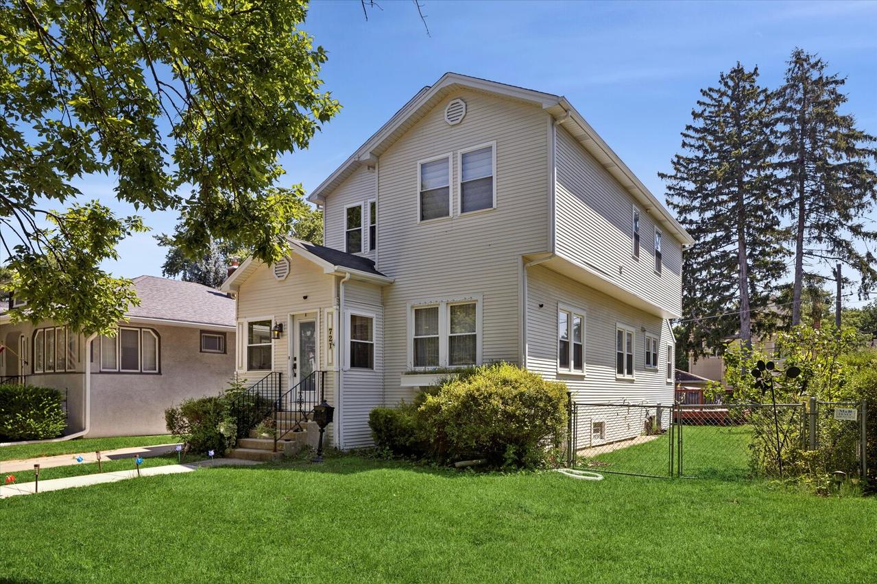 721 N Brainard Ave., La Grange Park, IL 60526