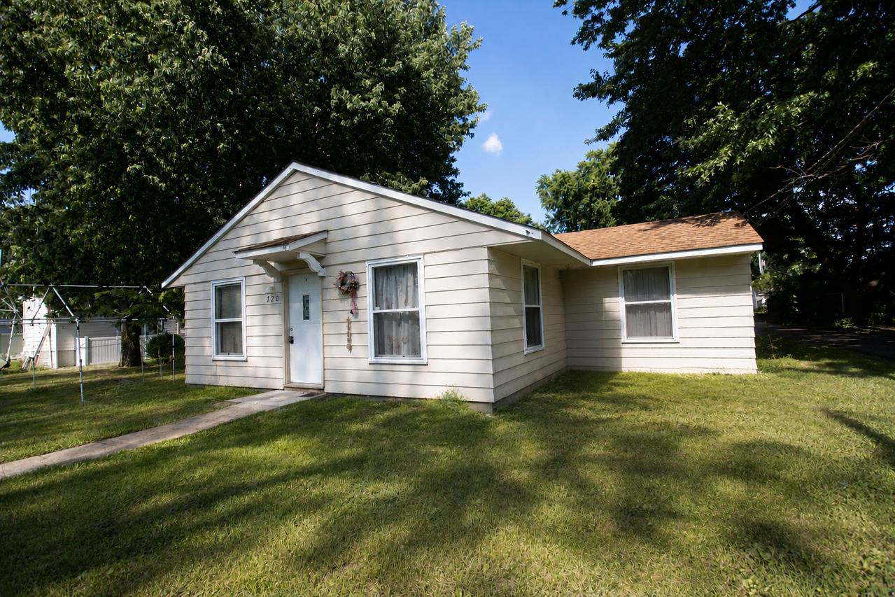 720 Grant Ave., Dixon, IL 61021
