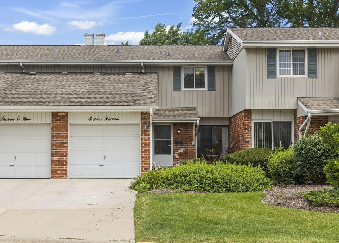 1613 Groton Ct., Wheaton, IL 60189
