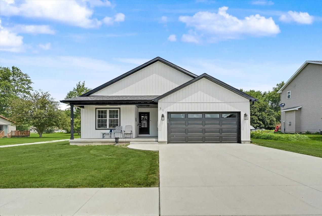 311 E Meuser Dr., Paxton, IL 60957