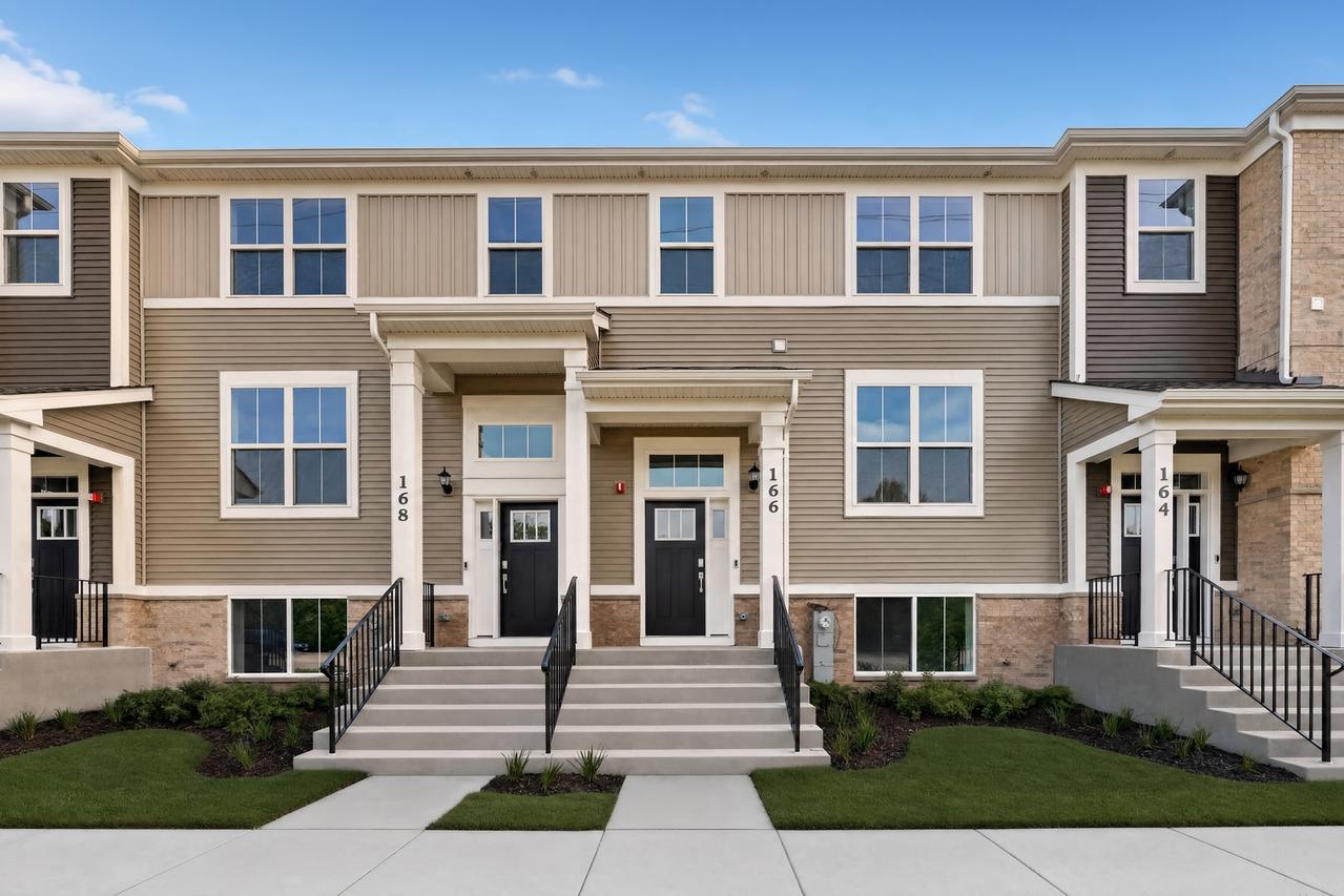 166 Berkshire Dr., Crystal Lake, IL 60014