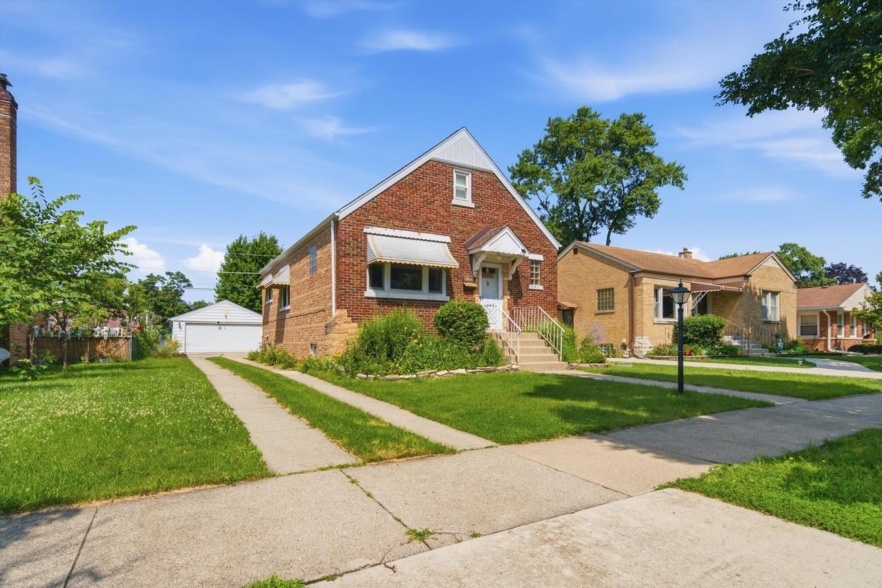 2416 S 2nd Ave., North Riverside, IL 60546