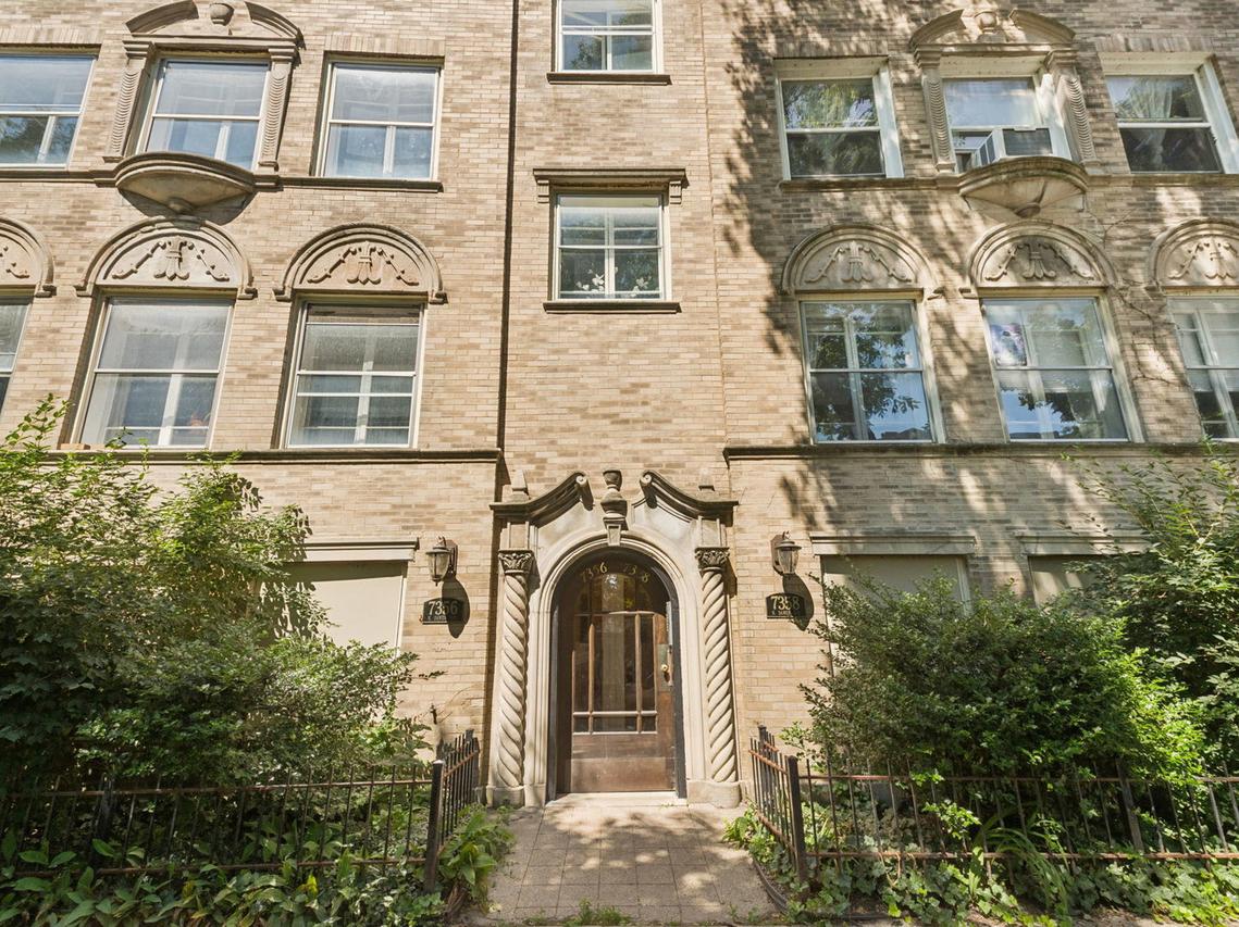 7358 N Damen Ave. #2N, Chicago, IL 60645