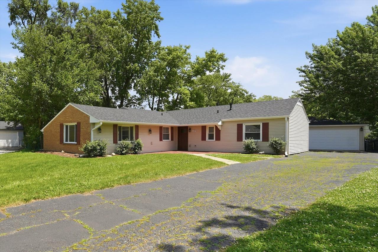 113 Parklawn Ct., Bolingbrook, IL 60440