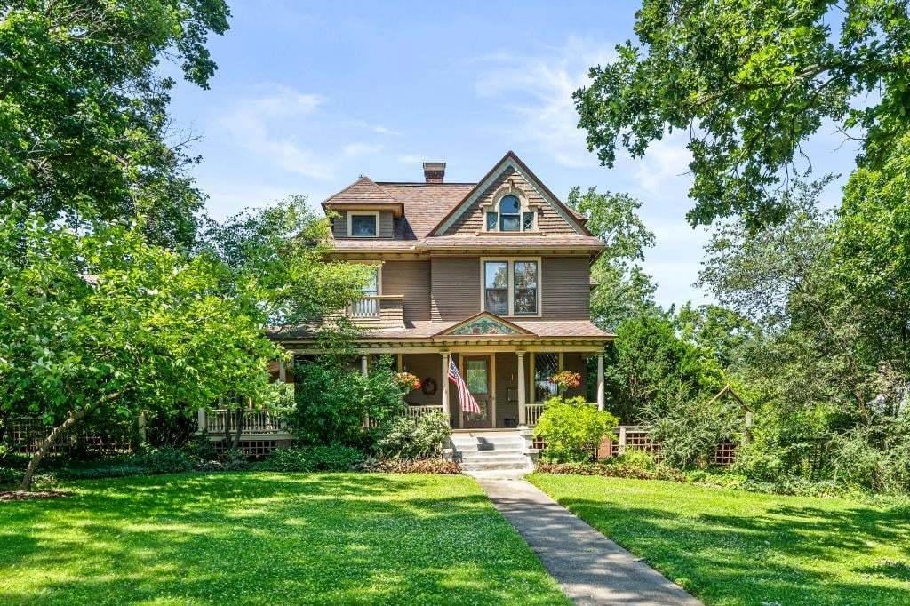 415 S 4th St., St. Charles, IL 60174